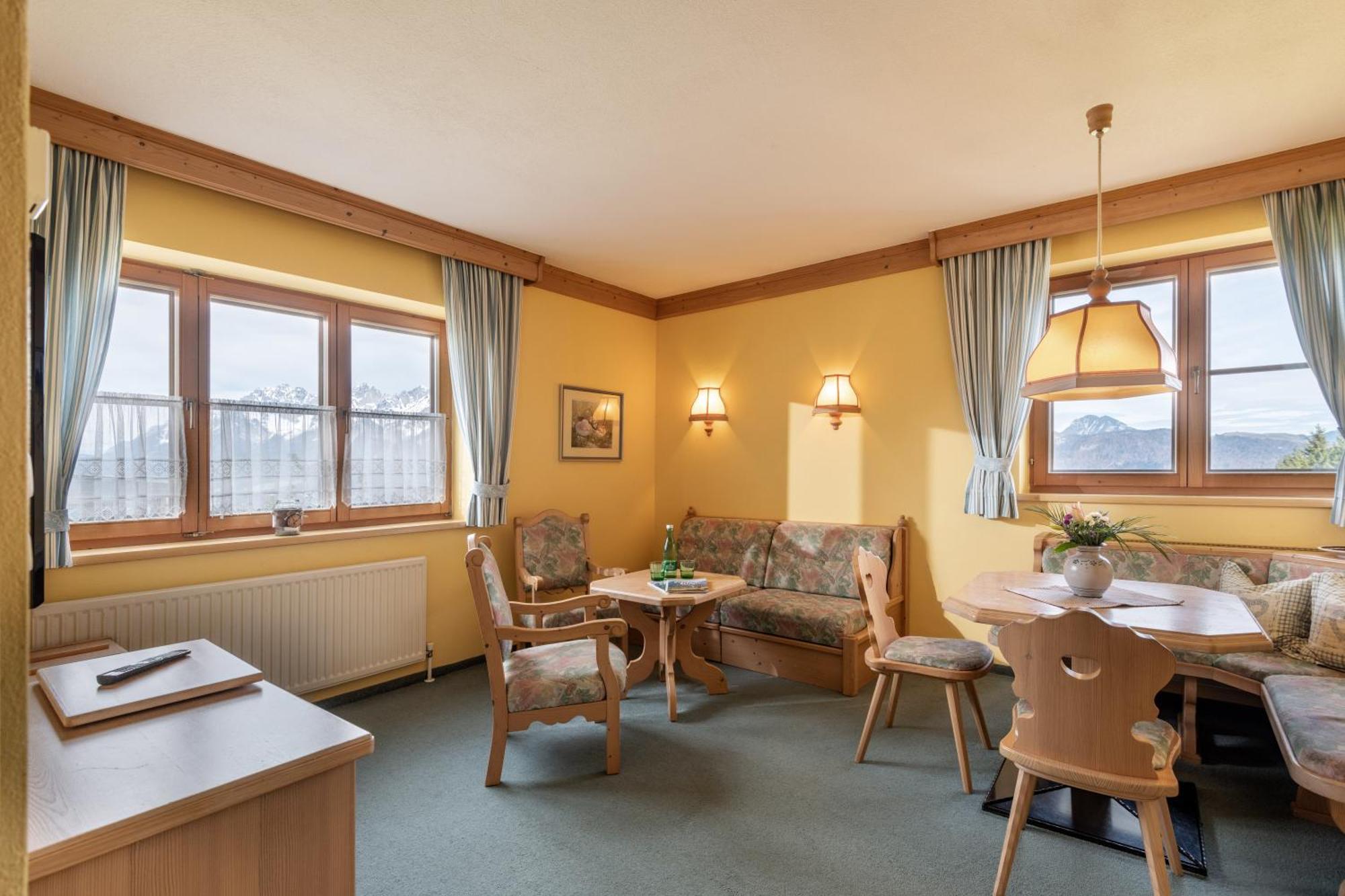 Hochfeldalm Hotell Sankt Johann in Tirol Exteriör bild