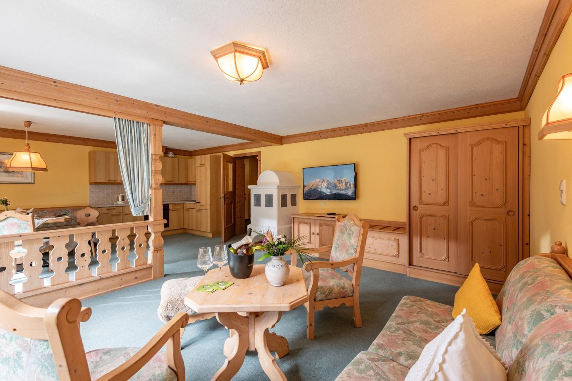 Hochfeldalm Hotell Sankt Johann in Tirol Exteriör bild